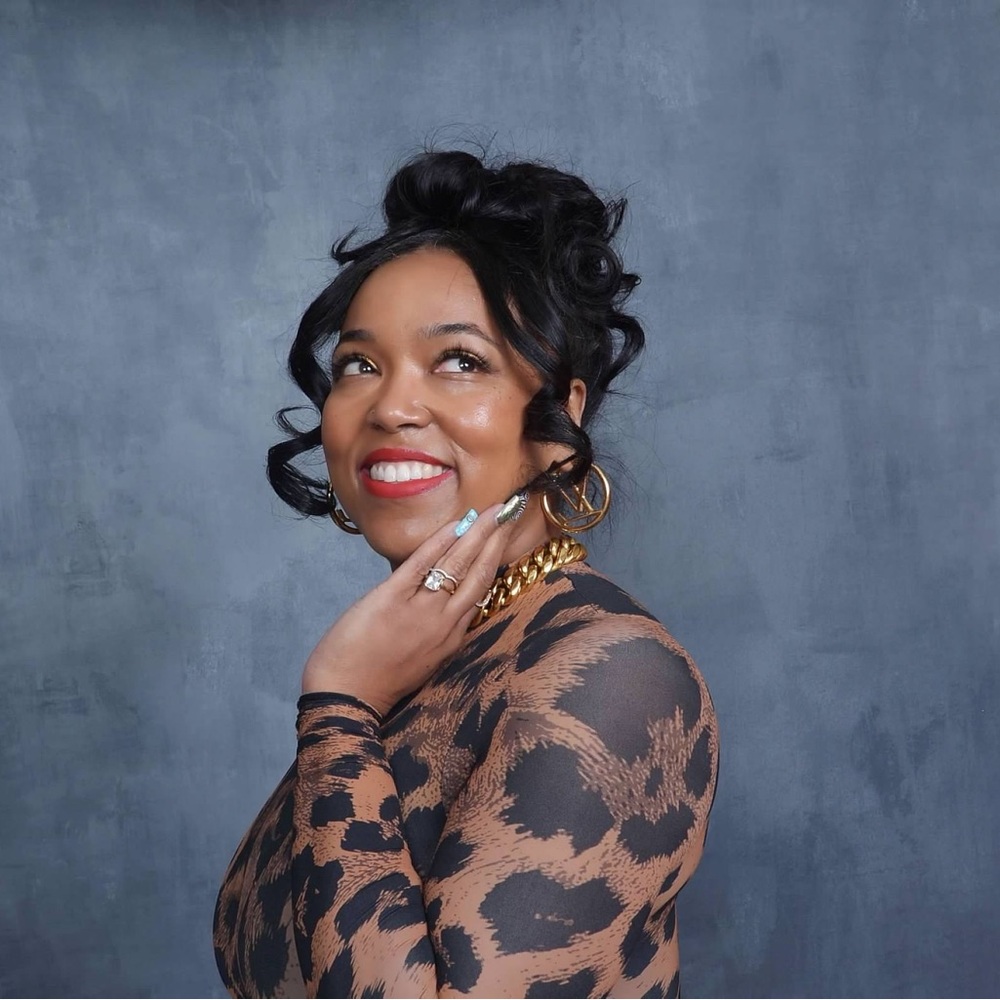 Meet your Posher, Nikia